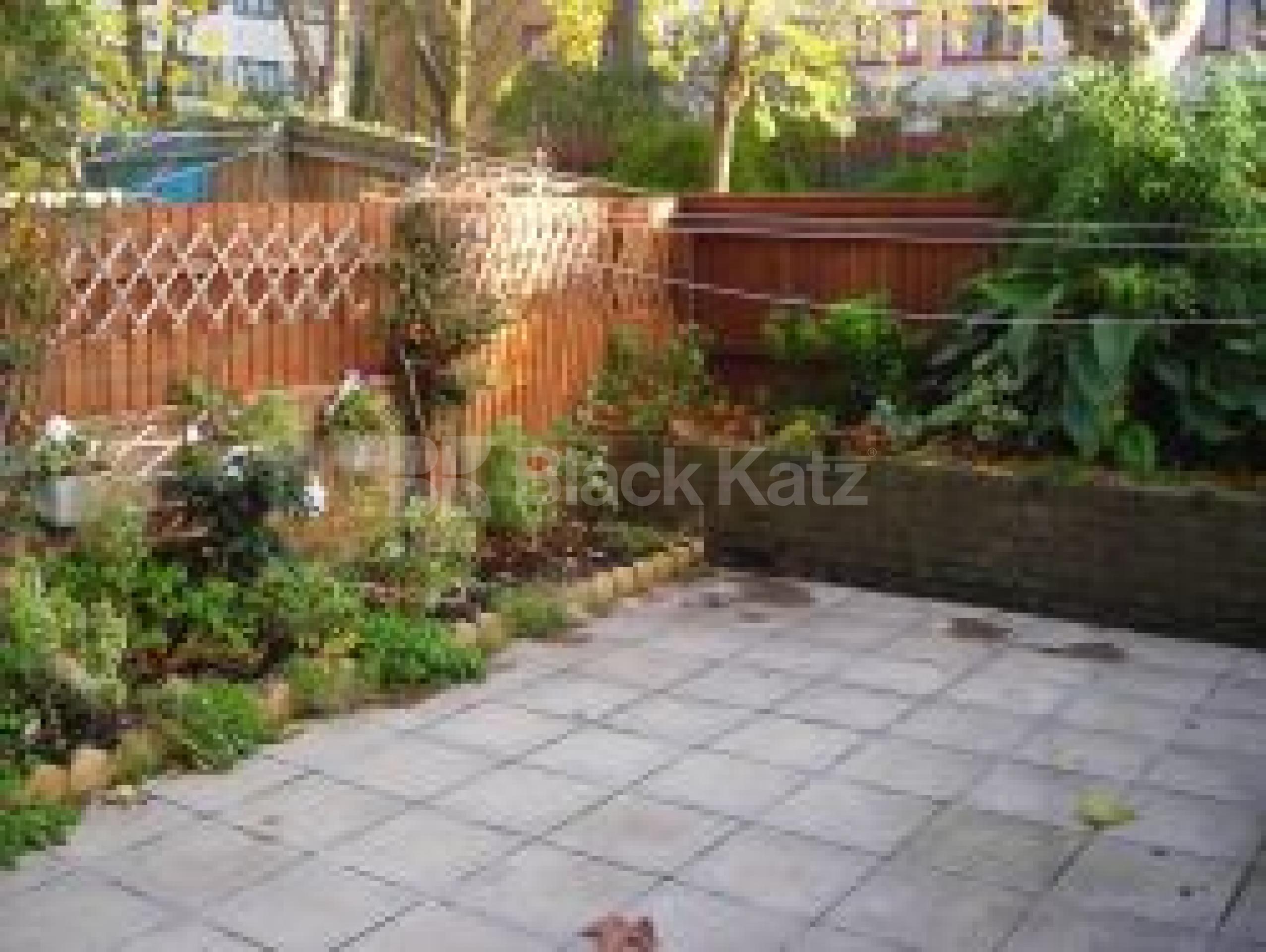 			4 Bedroom, 1 bath, 1 reception Flat			 Tresham Cresent, MARYLEBONE NW8